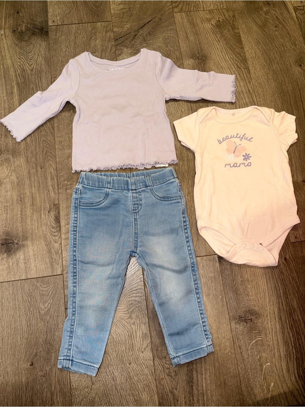 Baby girl outfit bundle 6-9 months